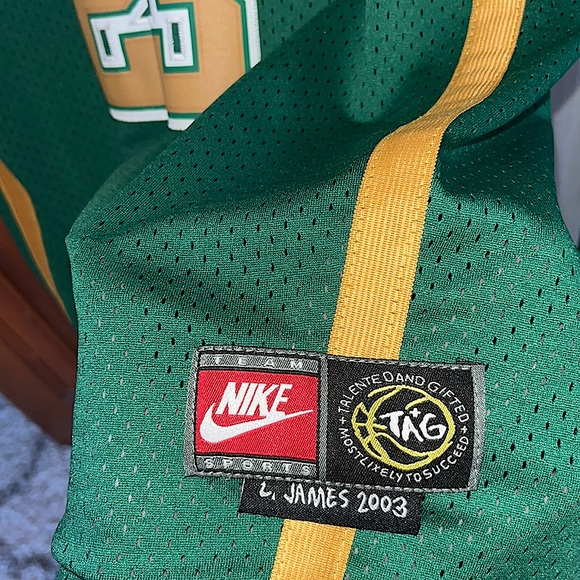 LeBron James HS Jersey - Picture 4 of 4